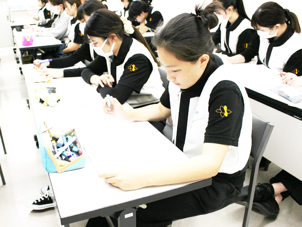 １年生、お客様の接客準備☆